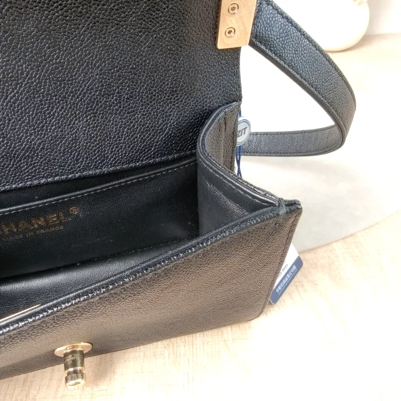 Chanel Crossbody Bagv leboy Black Grained Calfskin Small20.5 × 8.5 × 12 cm — detail view 11 of 13