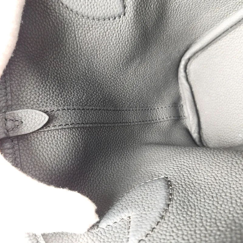 Louis Vuitton Crossbody Bag NEVERFULL INSIDE OUT BB Black PVC · Calfskin BB26.5 × 11 × 16.5 cm — detail view 6 of 17