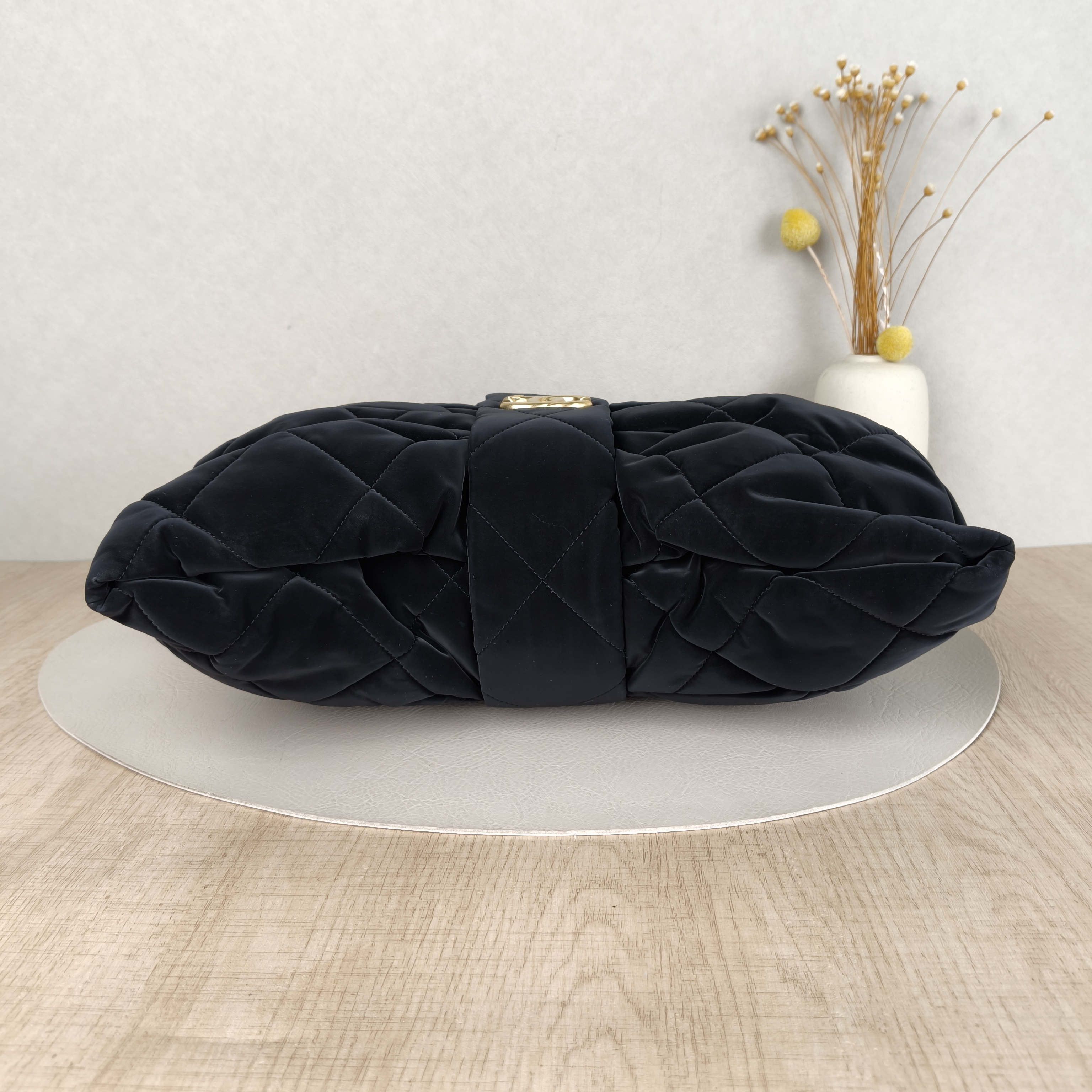 Chanel Shoulder Bag25k Shoulder Bag Black Velvet38 × 5 × 29 cm — cover view 4 of 5