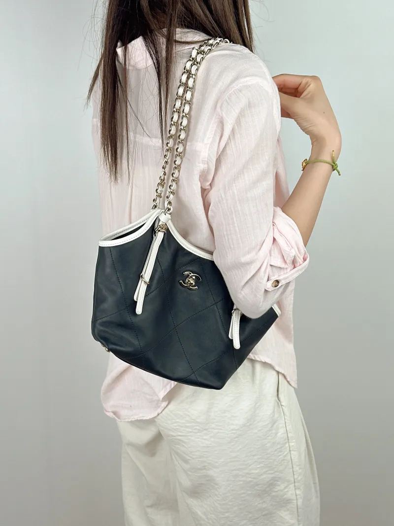 Chanel Shoulder Bag cocobeach Collection Black Lambskinmini29 × 6 × 20 cm — on-model view 2 of 2
