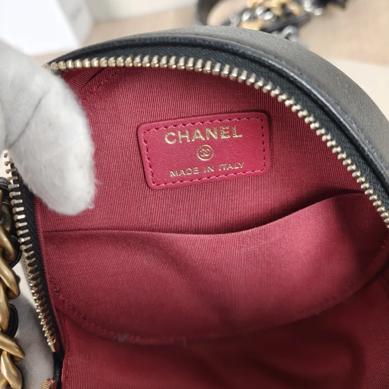 Chanel Crossbody Bag19bag Black Lambskinmini12 × 4.5 × 12 cm — detail view 10 of 13