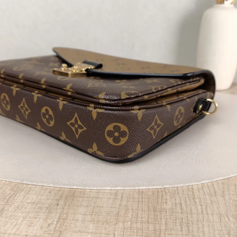 Louis Vuitton Crossbody Bag Pochette Métis Monogram Colorblock PVC Medium 25 × 7 × 19 cm — detail view 8 of 13