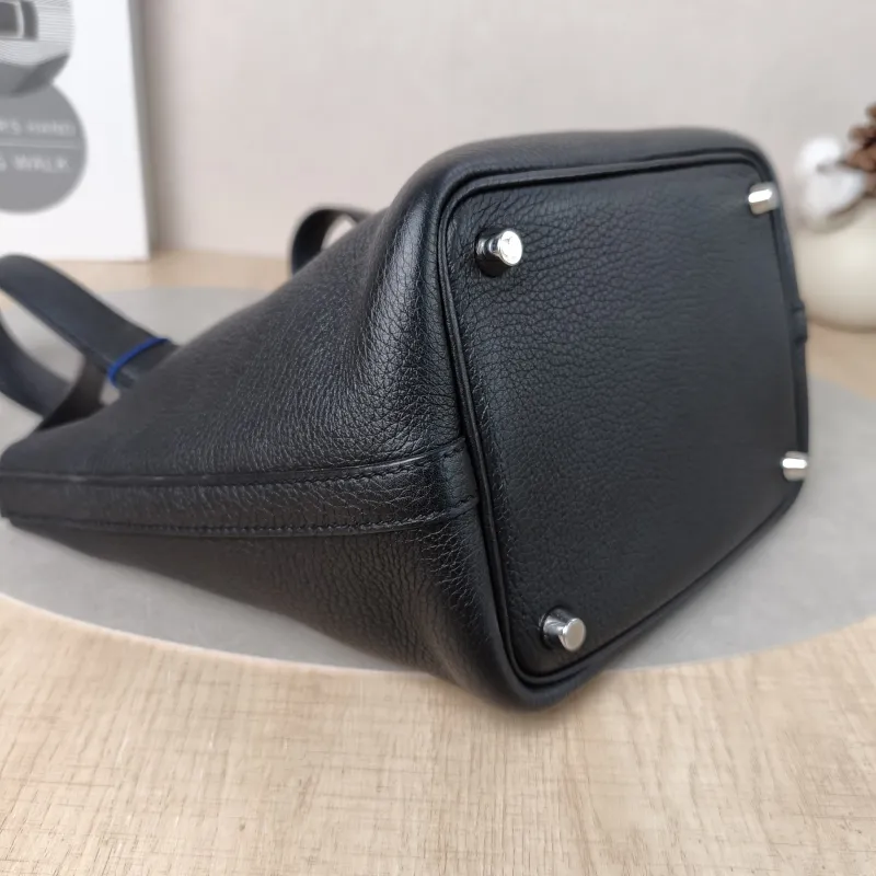 Hermès Top Handle Bag Picotin Lock 18 18Black Clemence Taurillon TC Calfskin Small18 × 13 × 19 cm — detail view 8 of 13