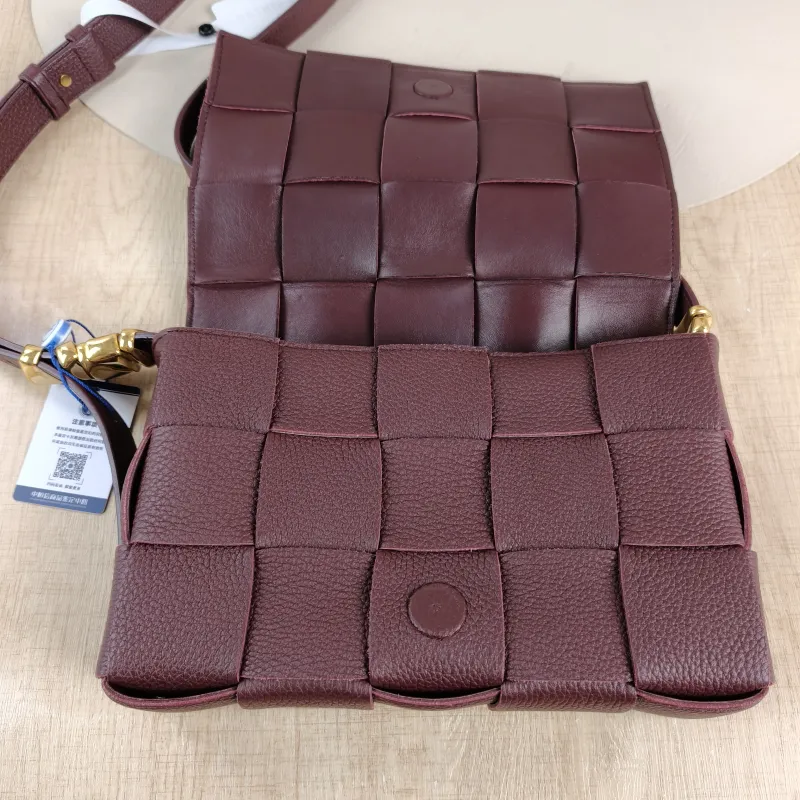 Bottega Veneta Crossbody Bag Cassette Woven Burgundy Calfskin Medium 23 × 5 × 15 cm — detail view 8 of 13
