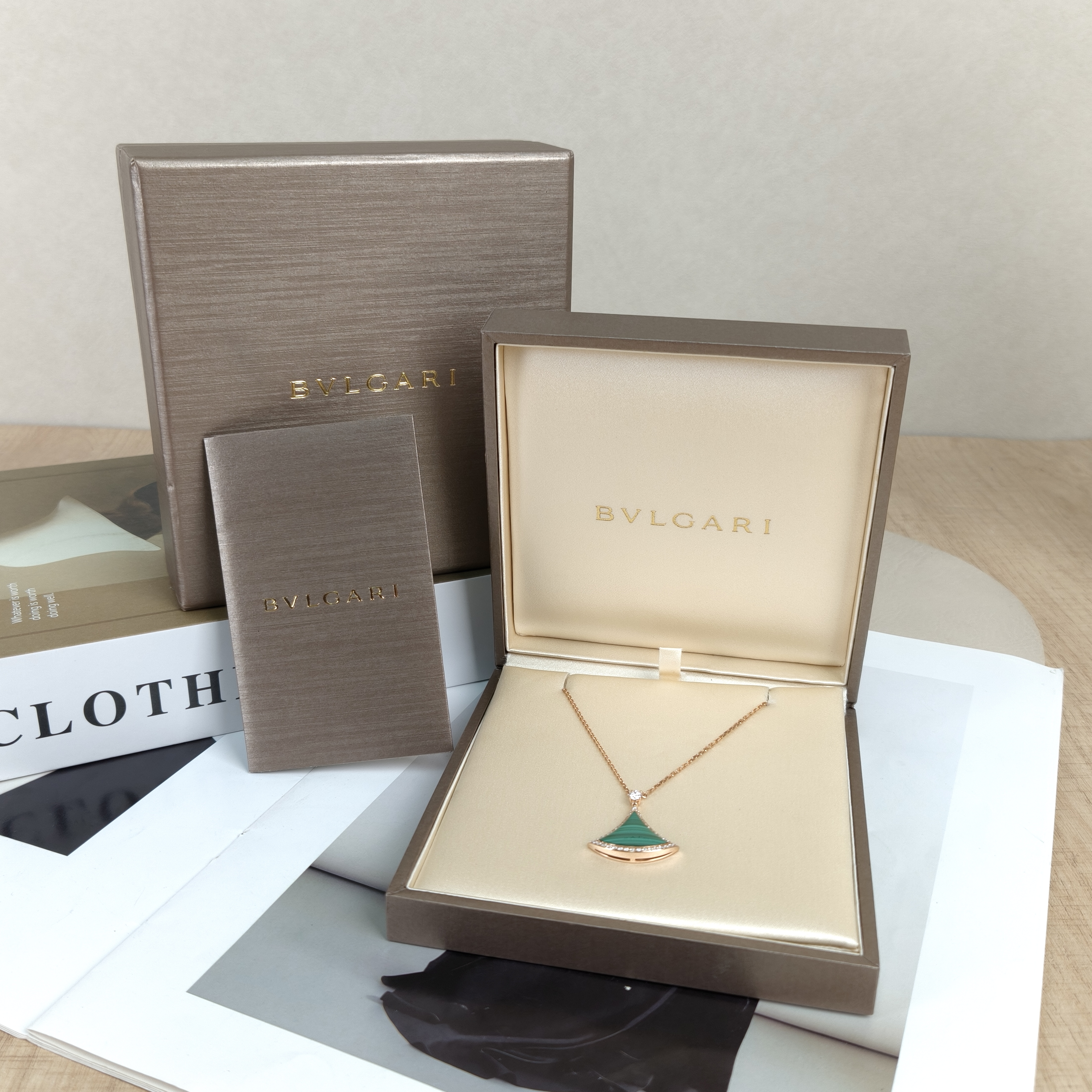 Bvlgari Divas'Dream Pavé Diamond Necklace 18k Rose Gold · Authenticity Card · Box · 42㎝ — cover view 9 of 10