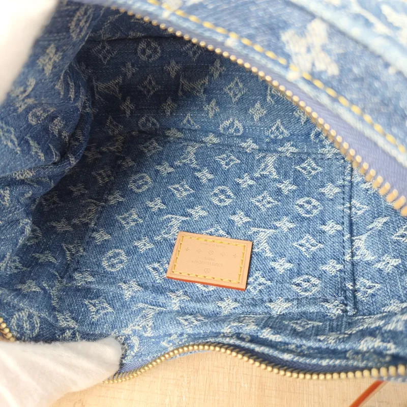 Louis Vuitton Shoulder Bag Croissant Blue Medium 25 × 5 × 15 cm — detail view 8 of 12