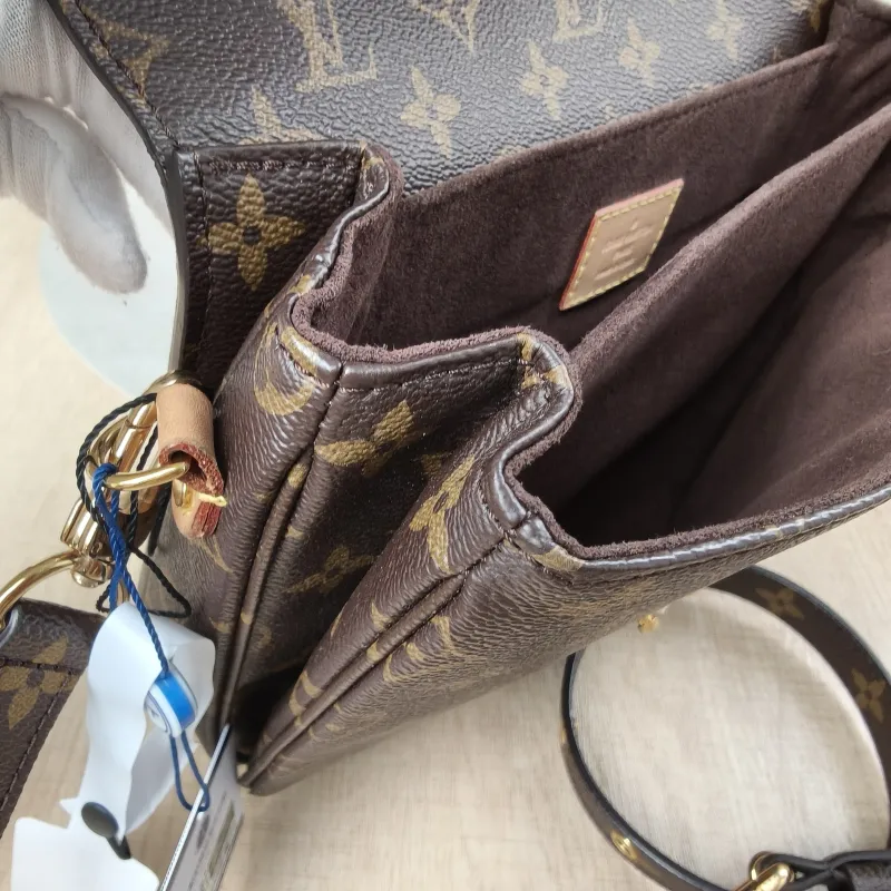 Louis Vuitton Crossbody Bag Pochette Métis Monogram PVC Medium25 × 7 × 19 cm — detail view 16 of 17
