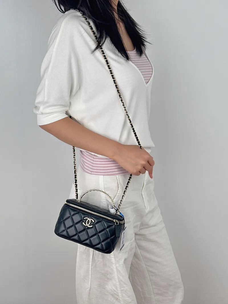 Chanel Crossbody Bag Pearl Edition Black Lambskin One Size16 × 8 × 9.5 cm — on-model view 2 of 3