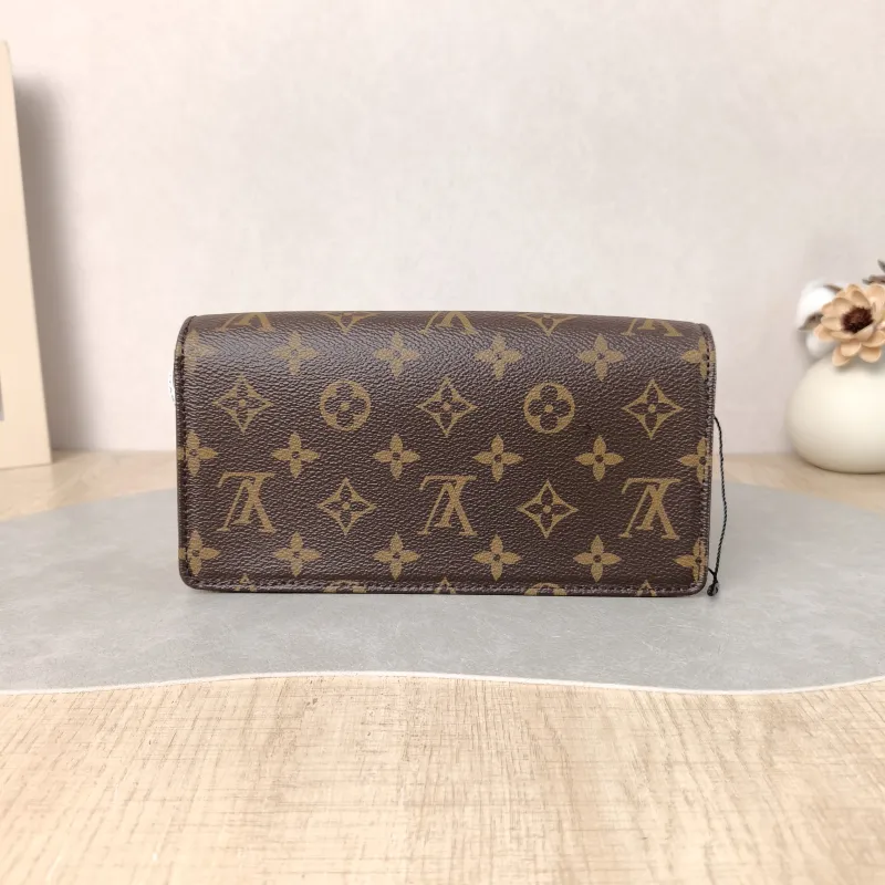 Louis Vuitton Crossbody Bag LILY Chain Bagwoc Monogram PVC 21 × 3.5 × 10.5 cm — cover view 3 of 5