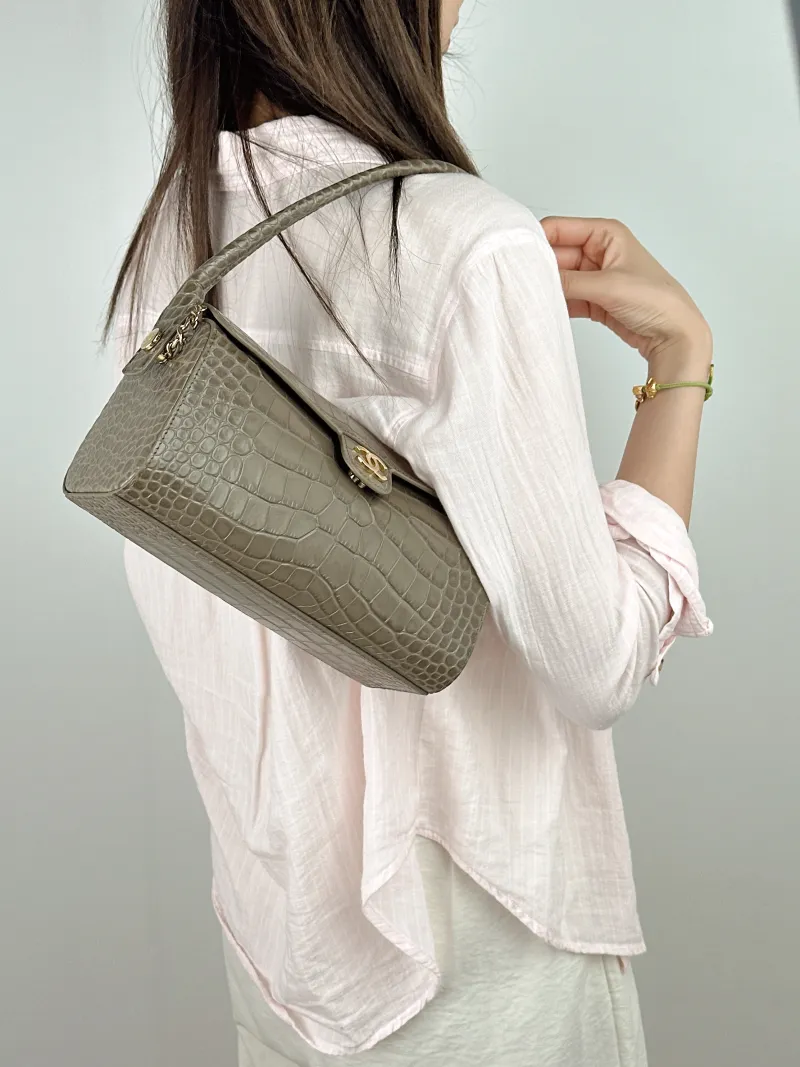 Chanel Shoulder Bag Collection Crossbody Bag Calfskin One Size23 × 11 × 12.5 cm — on-model view 1 of 2