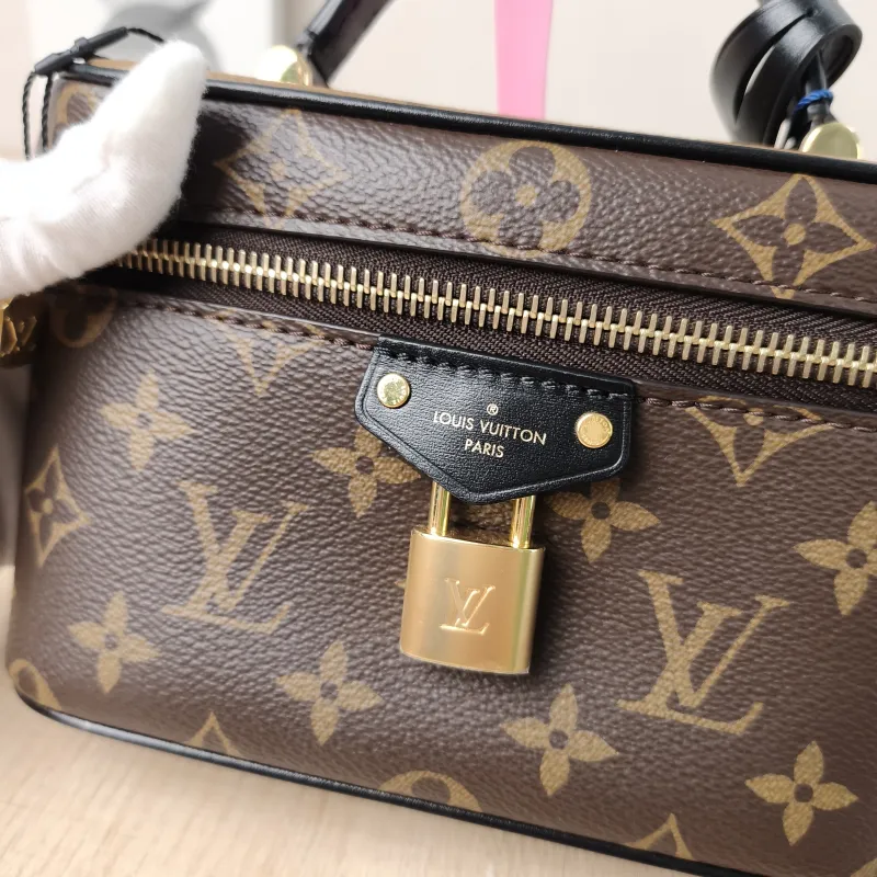 Louis Vuitton Shoulder Bag VANITY POUCH Cosmetic Bag Monogram PVC One Size19 × 6.5 × 11.5 cm — detail view 12 of 12