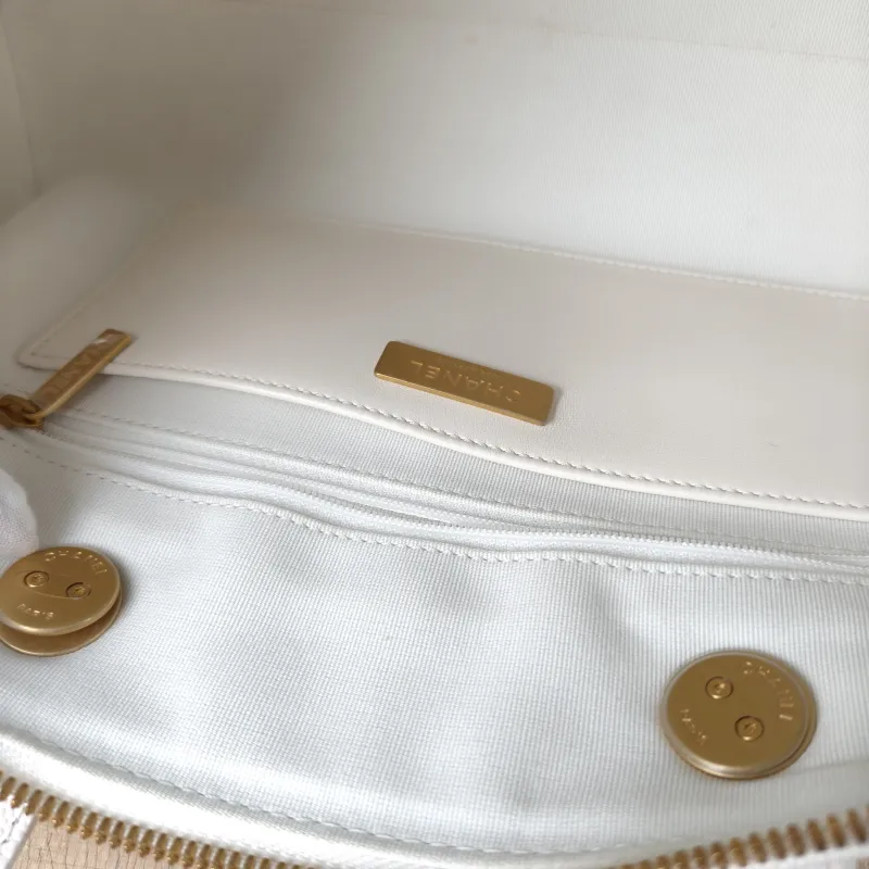 Chanel Crossbody Bag Bowling Bag White Gold Grained Calfskin One Size32 × 13 × 16 cm — detail view 13 of 13