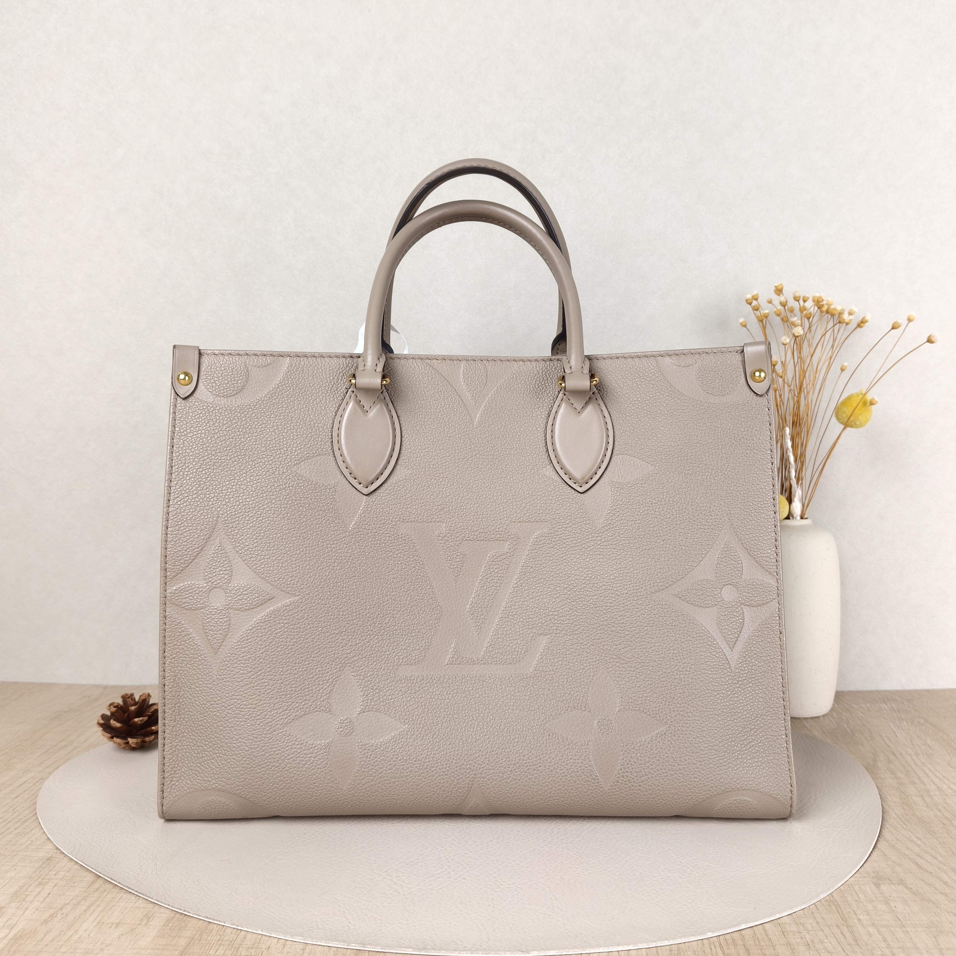 Louis Vuitton Shoulder Bag Onthego Medium Empreinte Embossed Calfskin Medium35 × 14 × 27 cm — cover view 3 of 5
