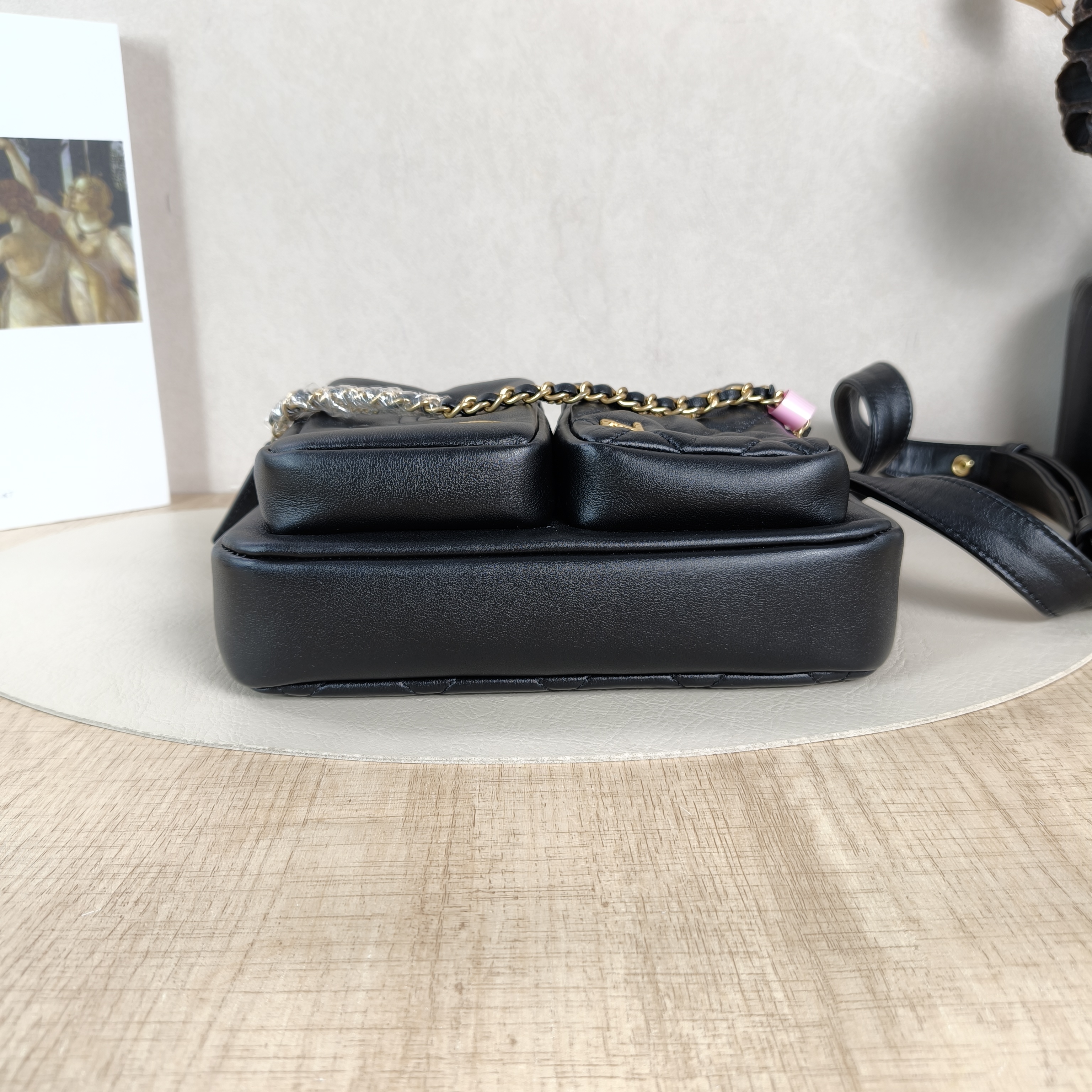 Chanel Crossbody Bag Crossbody Bag Black Lambskin One Size21 × 5 × 15 cm — cover view 4 of 5