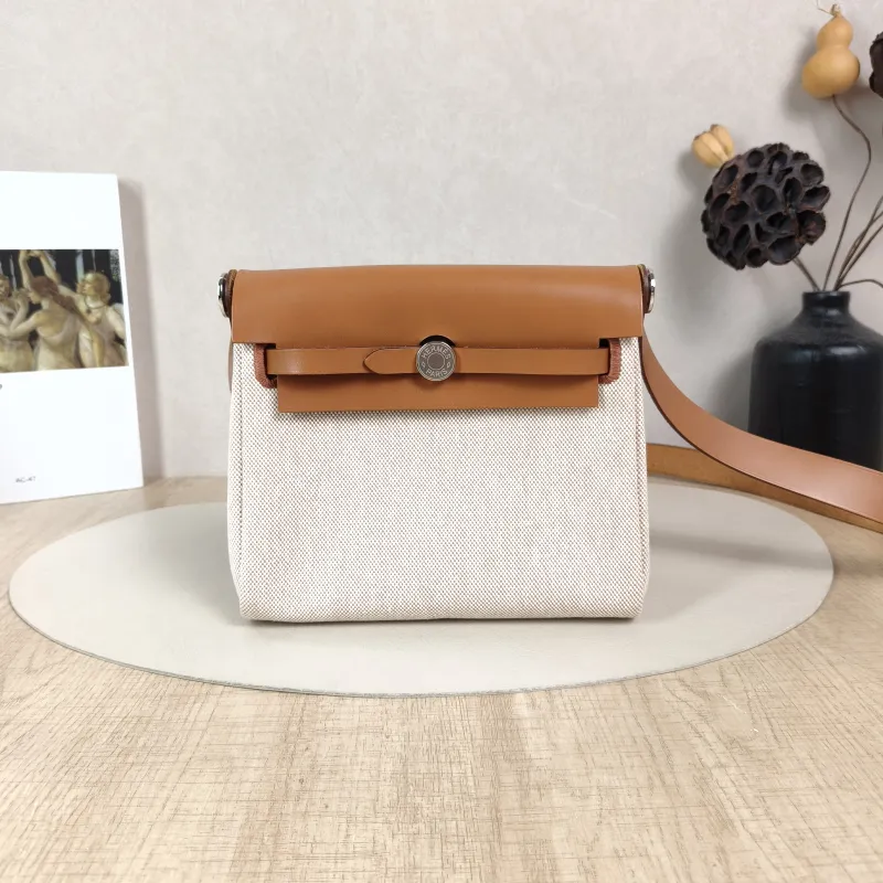 Hermès Shoulder Bag Herbag Zip 20 Beige Canvas mini20 × 7 × 17 cm