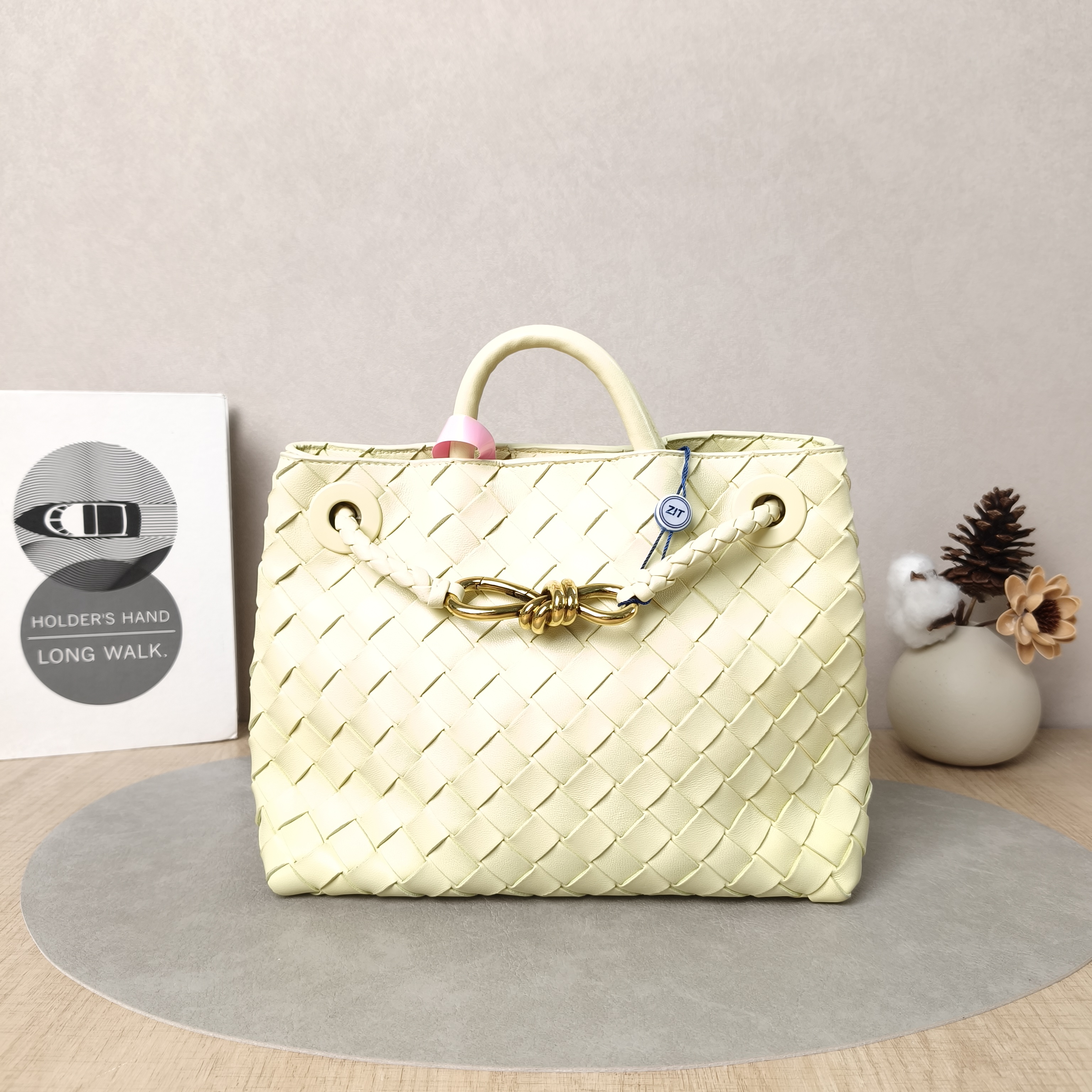 Bottega Veneta Shoulder Bag Andiamo Woven Lambskin Small25 × 10 × 20 cm