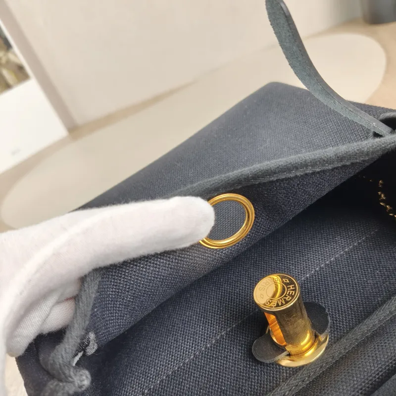 Hermès Crossbody Bag Herbag Zip 2089Black Calfskin，Canvasmini20.5 × 7 × 16.5 cm — detail view 2 of 13