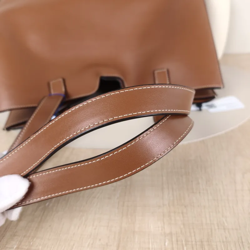 CELINE Shoulder Bag Cabas 16 Tote Bag Caramel Calfskin Large37 × 14 × 26 cm — detail view 1 of 10