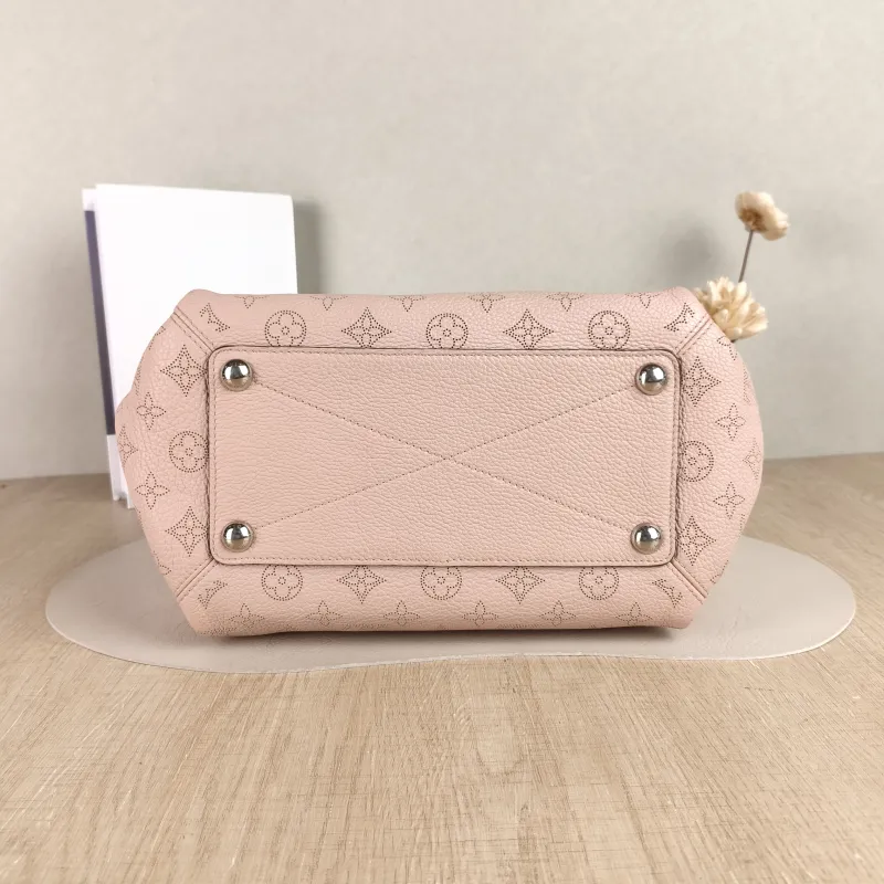 Louis Vuitton Crossbody Bag Babylone Calfskin Large 37 × 18 × 31 cm — cover view 2 of 4