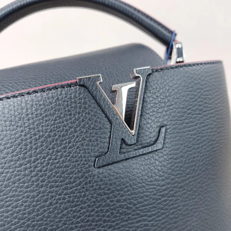 Louis Vuitton Top Handle Bag Capucines Black Calfskin Medium31.5 × 11 × 20 cm — detail view 5 of 22