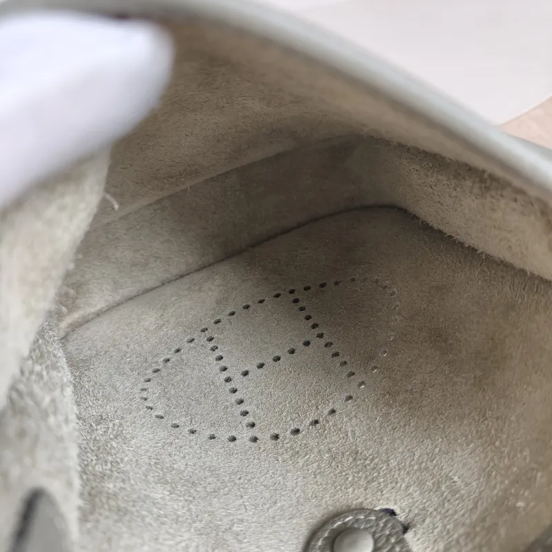 Hermès Crossbody Bag Evelyne Mini 16 Mini 16 TC Calfskin Mini 17 × 5.5 × 18 cm B — detail view 8 of 11