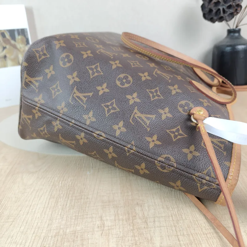 Louis Vuitton Shoulder Bag Neverfull Monogram PVC Medium31 × 14 × 28 cm — detail view 12 of 13