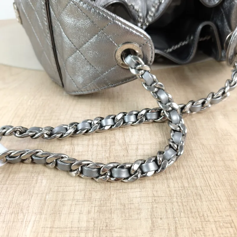 Chanel Shoulder Bag25Bag Silver Calfskin Small26 × 14 × 30 cm — detail view 5 of 12