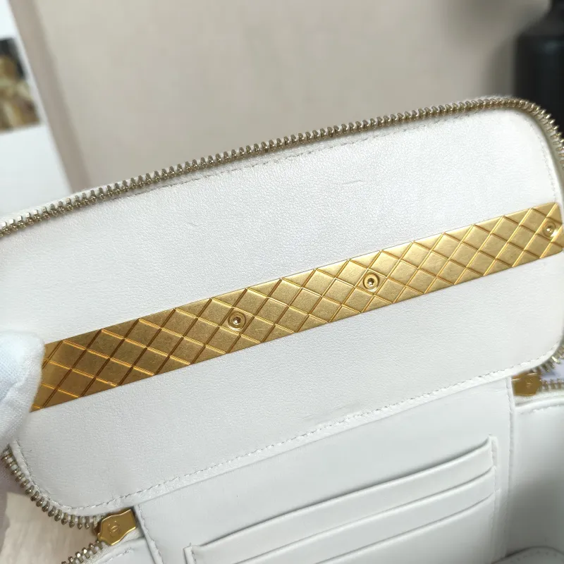 Chanel Crossbody Bag Edition White Grained Calfskin One Size16 × 8 × 9.5 cm — detail view 10 of 12