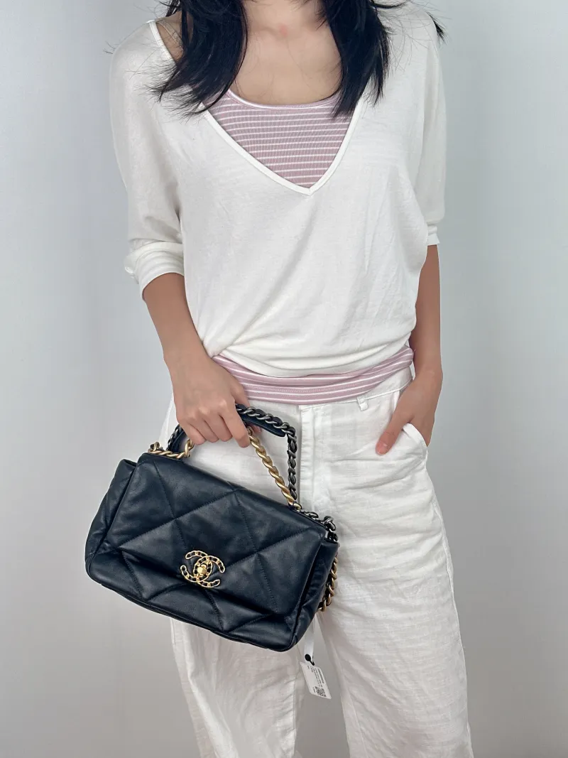 Chanel Crossbody Bag 19Bag Black SL ambskin Small 26 × 9 × 16 cm Microchip Edition — on-model view 2 of 3