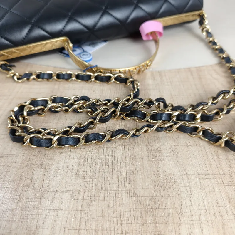 Chanel Crossbody Bag Black Lambskin Medium27 × 6 × 14 cm — detail view 2 of 14