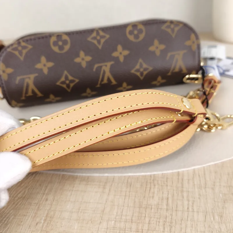 Louis Vuitton Crossbody Bag IVY Monogram PVC Small23.5 × 4.3 × 12 cm — detail view 11 of 12