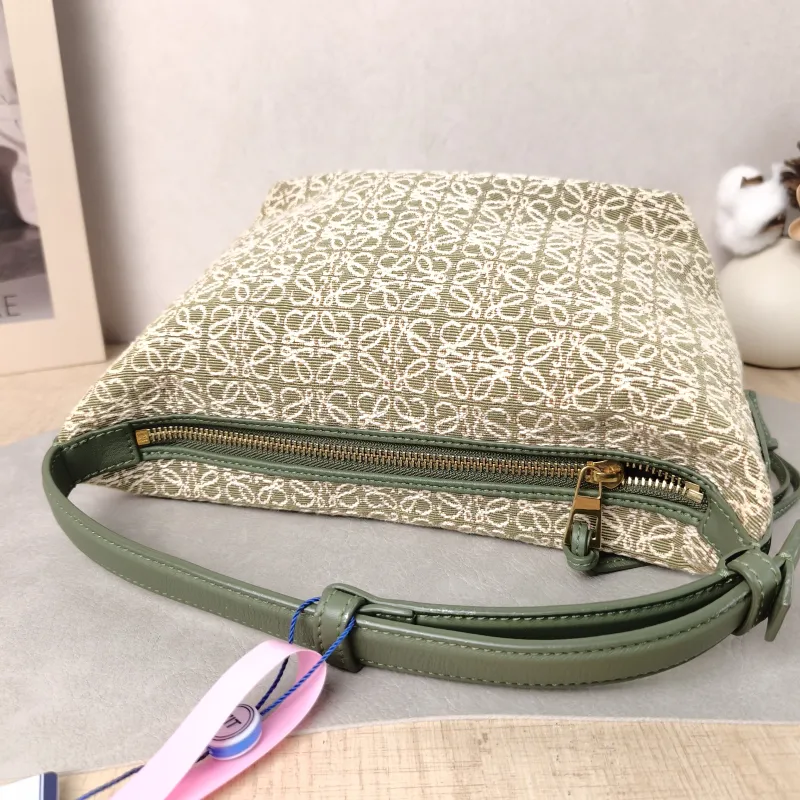 LOEWE Top Handle Bag cubi Vanity Case Bag Monogram Canvas Small 20 × 11 × 15 cm — detail view 9 of 12
