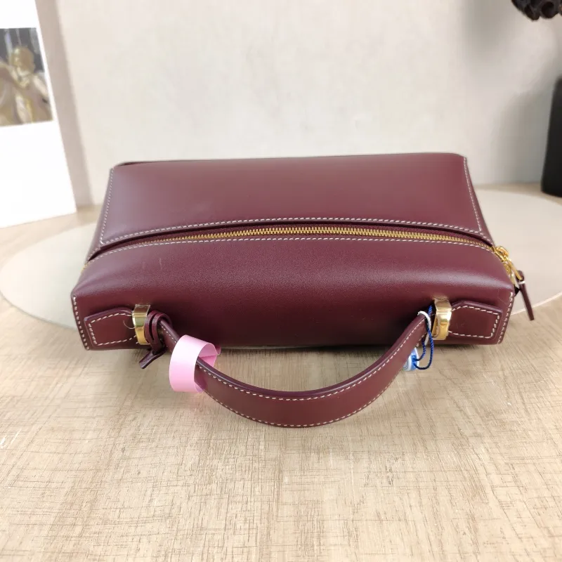 Loro Piana Crossbody Bag Extra Bag L23 Burgundy Calfskin One Size 23 × 7 × 12 cm — detail view 2 of 10