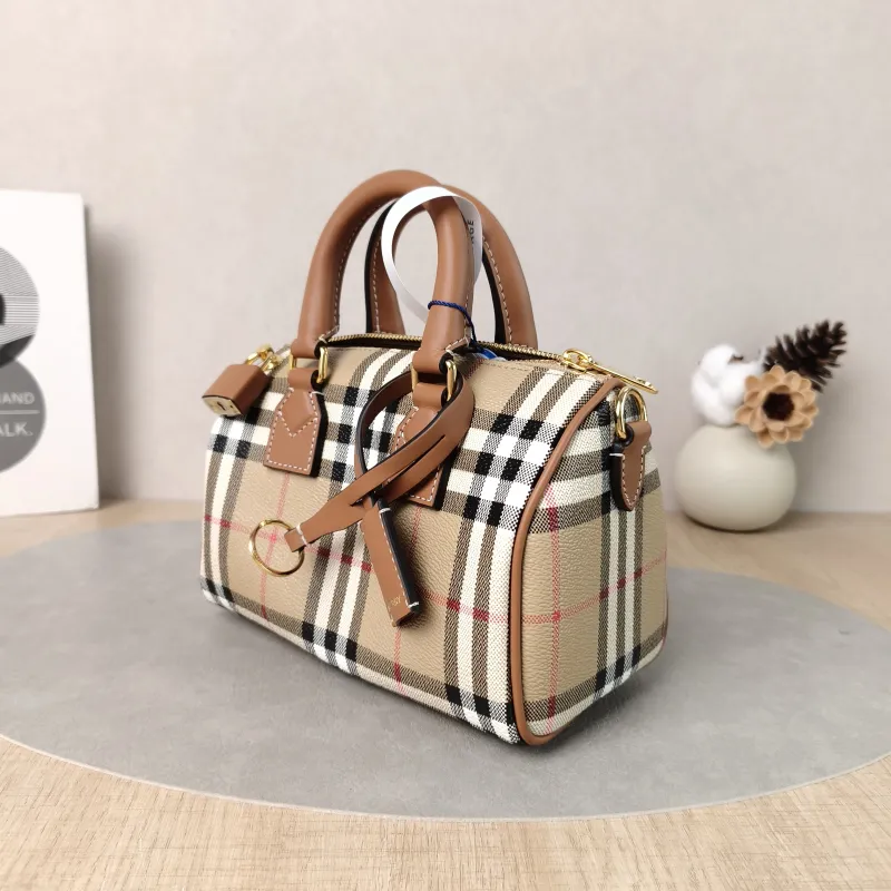 BURBERRY Top Handle Bag Top Handle Bag Colorblock PVC Mini 18.5 × 11 × 12 cm — cover view 5 of 6