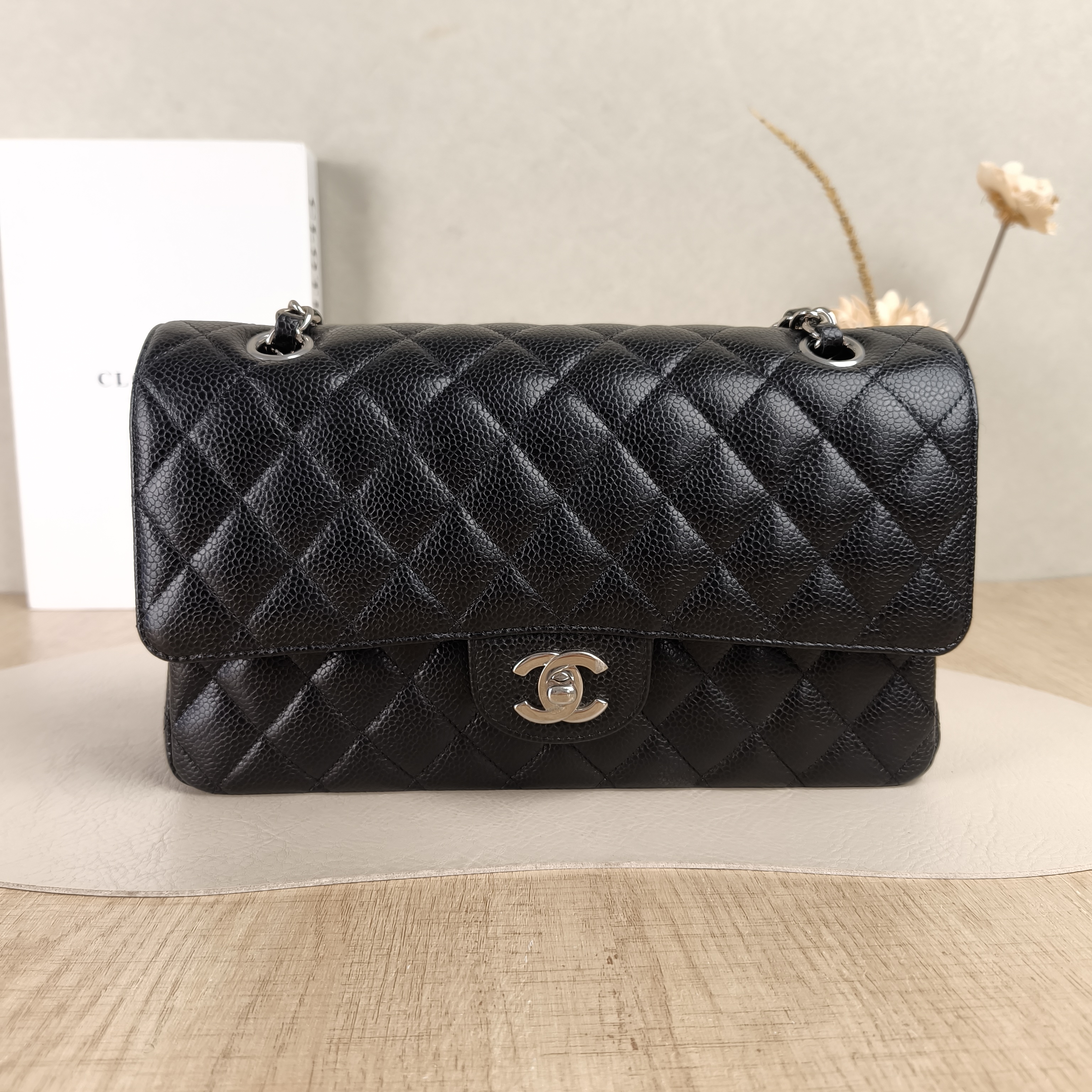 Chanel Crossbody Bag Classic Flap CF Black Grained Calfskin Medium25.5 × 6.5 × 15.5 cm