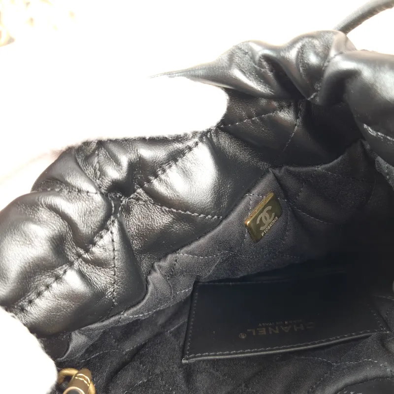 Chanel Shoulder Bag 22Bag Black CC alfskin Mini 20 × 6 × 19 cm — detail view 7 of 11