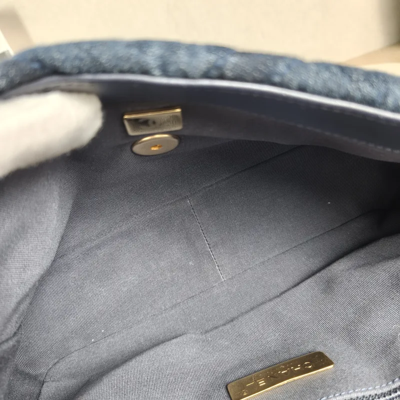 Chanel Crossbody Bag 19Bag Navy Small 26 × 9 × 16 cm — detail view 11 of 12