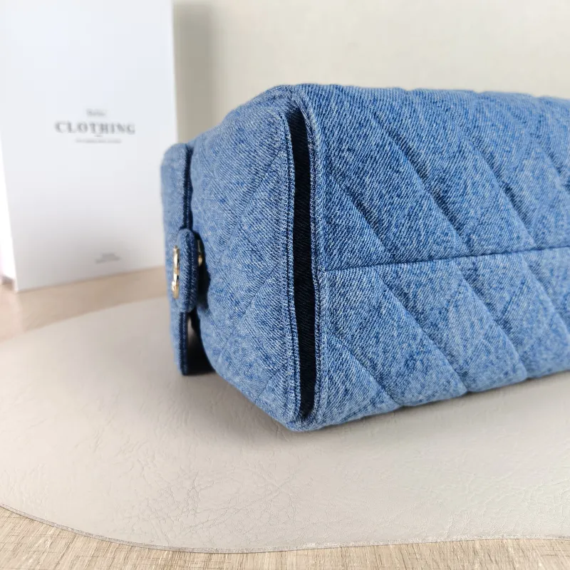 Chanel Shoulder Bag25Bag Blue Small26 × 14 × 30 cm — detail view 2 of 11