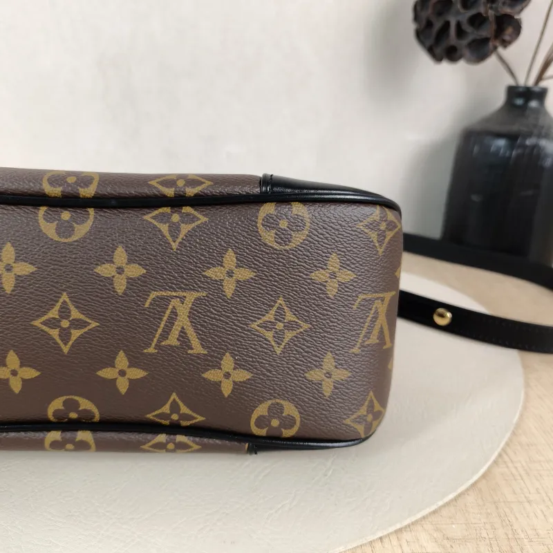 Louis Vuitton Crossbody Bag Boulogne PVC Small 26 × 9.5 × 16 cm — detail view 4 of 9