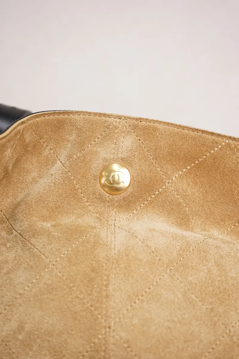 Chanel 25a Suede hobo Brown Black Microchip Edition · 29 × 11 × 33 cm — detail view 13 of 20