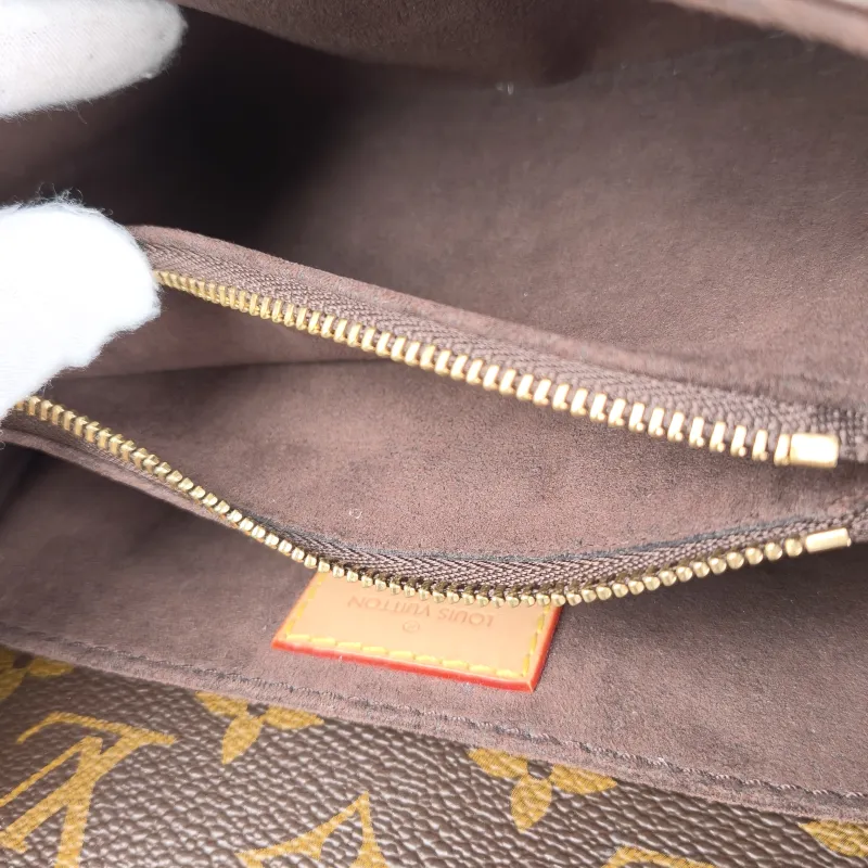 Louis Vuitton Crossbody Bag Pochette Métis East West Monogram PVC Small 21.5 × 6 × 13.5 cm — detail view 16 of 17