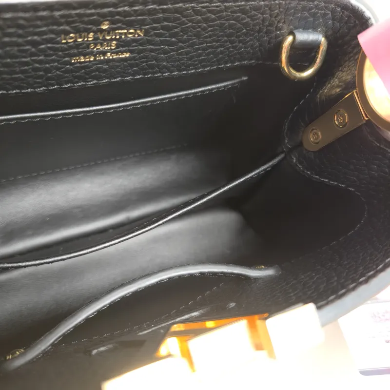 Louis Vuitton Crossbody Bag Capucines Black Calfskin Mini 21 × 8 × 14 cm — detail view 2 of 12