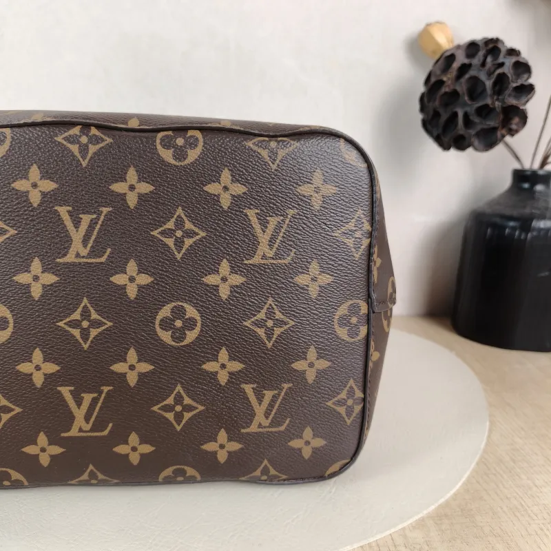 Louis Vuitton Shoulder Bag NÉONOÉ Bucket Bag PVC Medium 26 × 17.5 × 26 cm — detail view 10 of 10