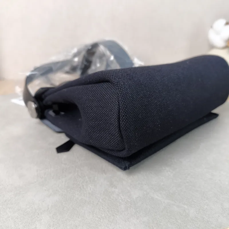 Hermès Crossbody Bag Herbag Zip 20 Black Canvas Mini 20.5 × 7 × 16.5 cm G — detail view 5 of 15