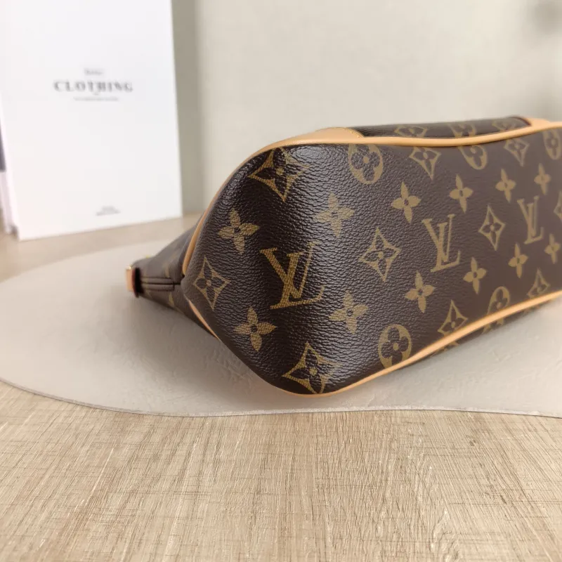 Louis Vuitton Crossbody Bag Boulogne PVC Small 26 × 9.5 × 16 cm — detail view 5 of 10