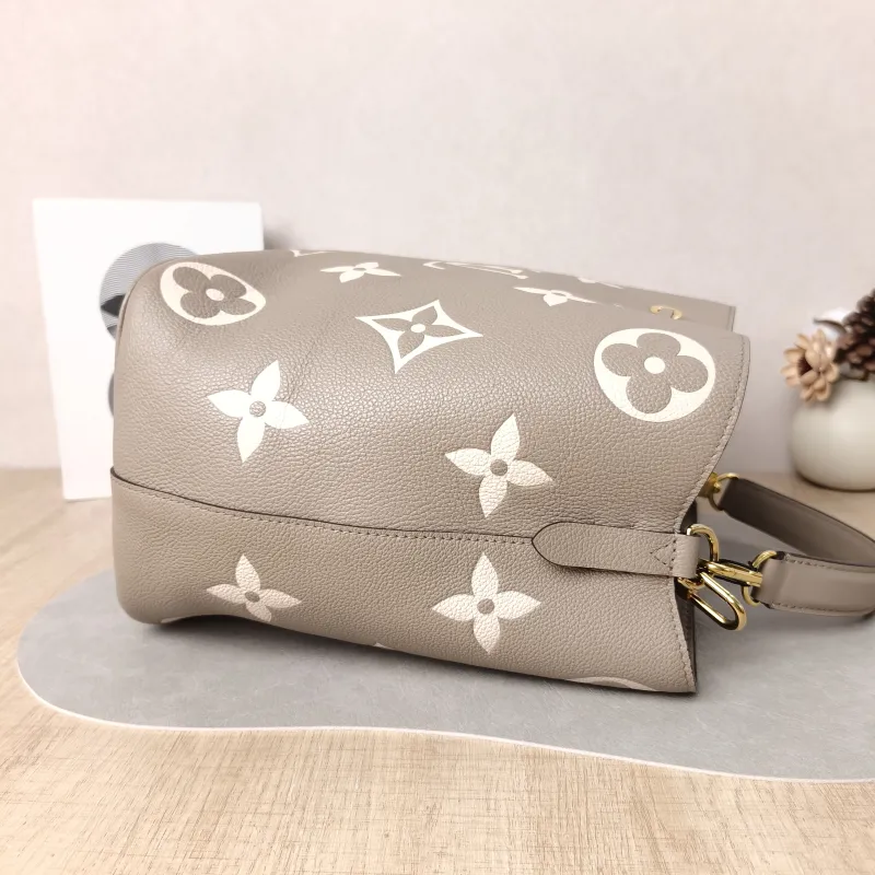 Louis Vuitton Shoulder Bag NÉONOÉ Bucket Bag · White Empreinte Embossed Calfskin Medium 26 × 17.5 × 26 cm — detail view 1 of 13