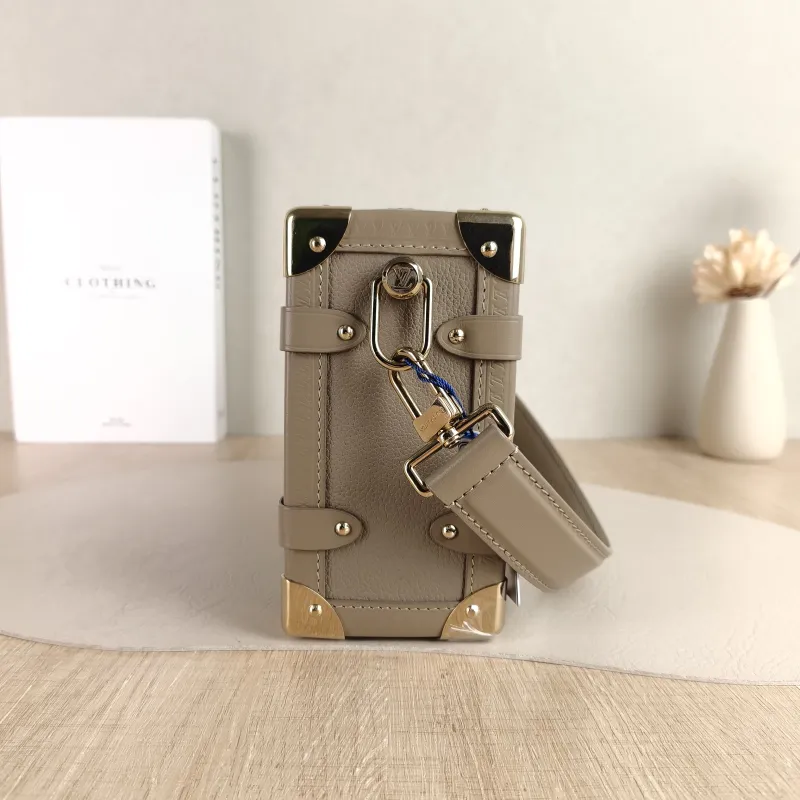Louis Vuitton Crossbody Bag Side Trunk Box Calfskin Medium 23.5 × 8.5 × 16 cm — detail view 4 of 10