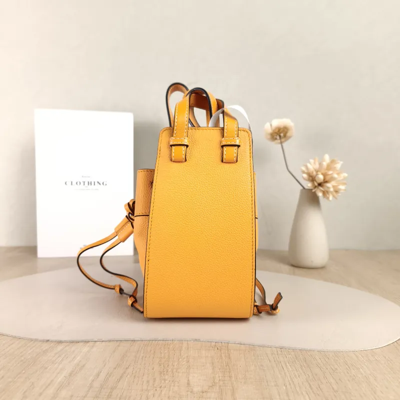 LOEWE Crossbody Bag Hammock Calfskinmini17 × 11 × 19.5 cm — detail view 9 of 11