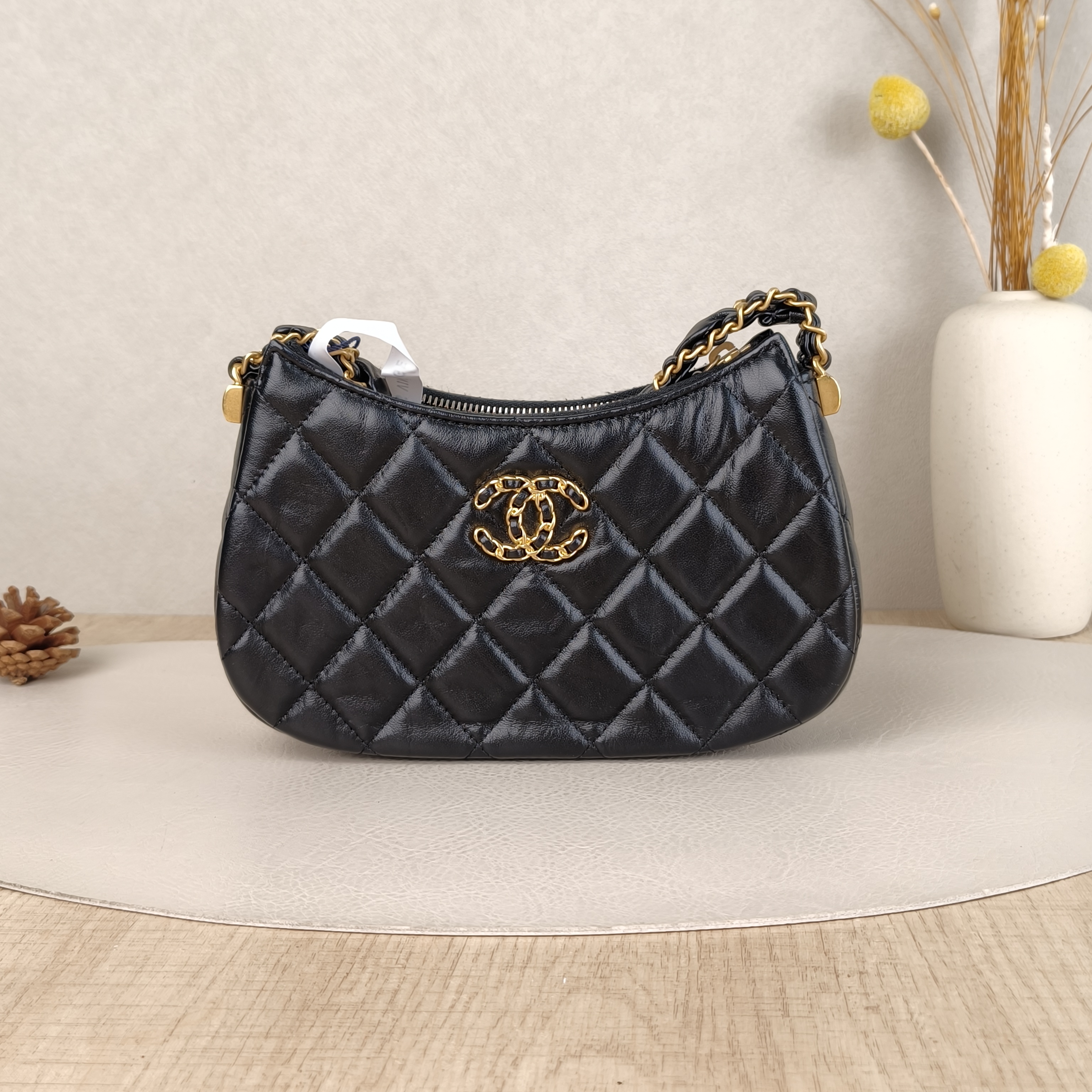 Chanel Shoulder Bag23k hobo 19Black Lambskin Small20 × 4.5 × 13 cm