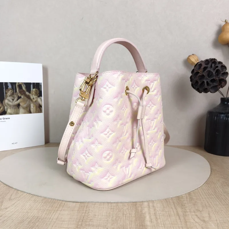 Louis Vuitton Crossbody Bag NÉONOÉ Bucket Bag BB Collection · Calfskin BB 20 × 13 × 20 cm — cover view 5 of 5